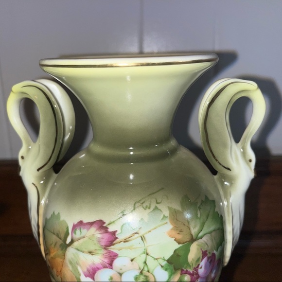 Beautiful antique vase and candle holders - Picture 9 of 9